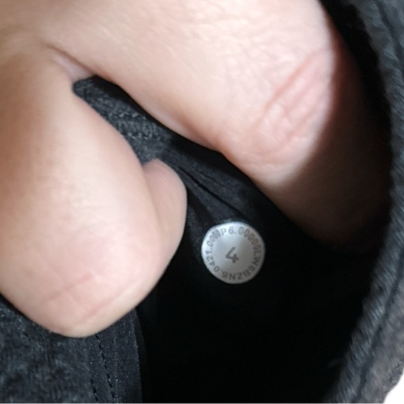 EUC - Lululemon - Can you feel the pleat pants - size 4 - dark charcoal color - Picture 6 of 9